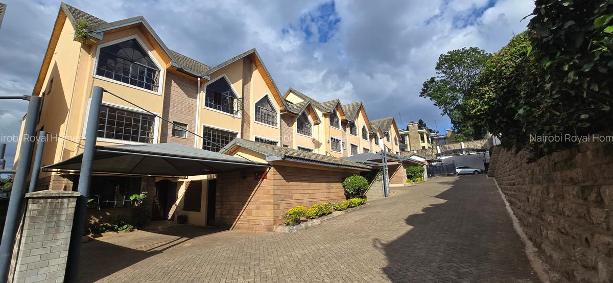 5 Bed Townhouse with En Suite at Lavington Green - 1