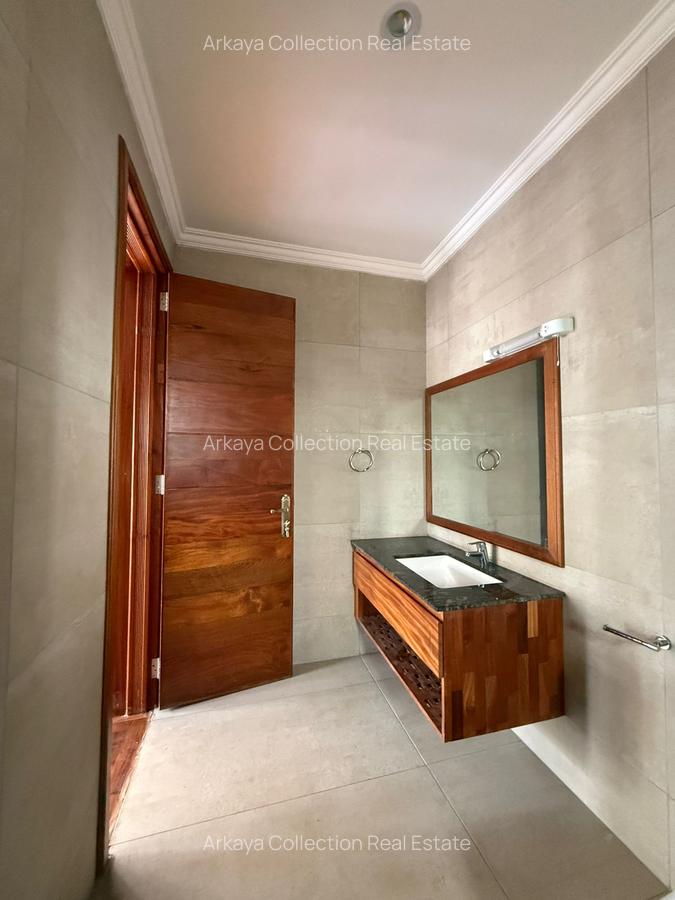 5 Bed Townhouse with En Suite in Lavington - 18