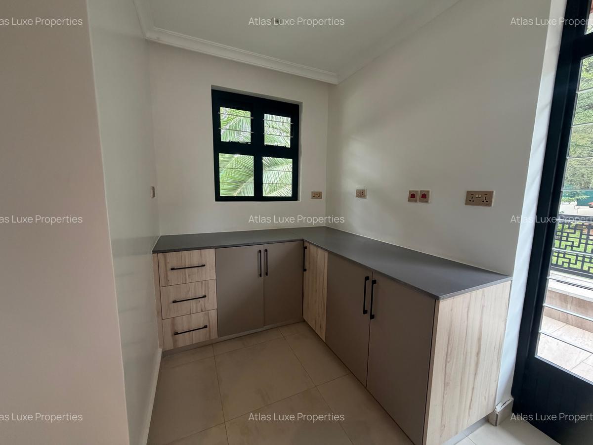 5 Bed House with En Suite at Old Runda - 11