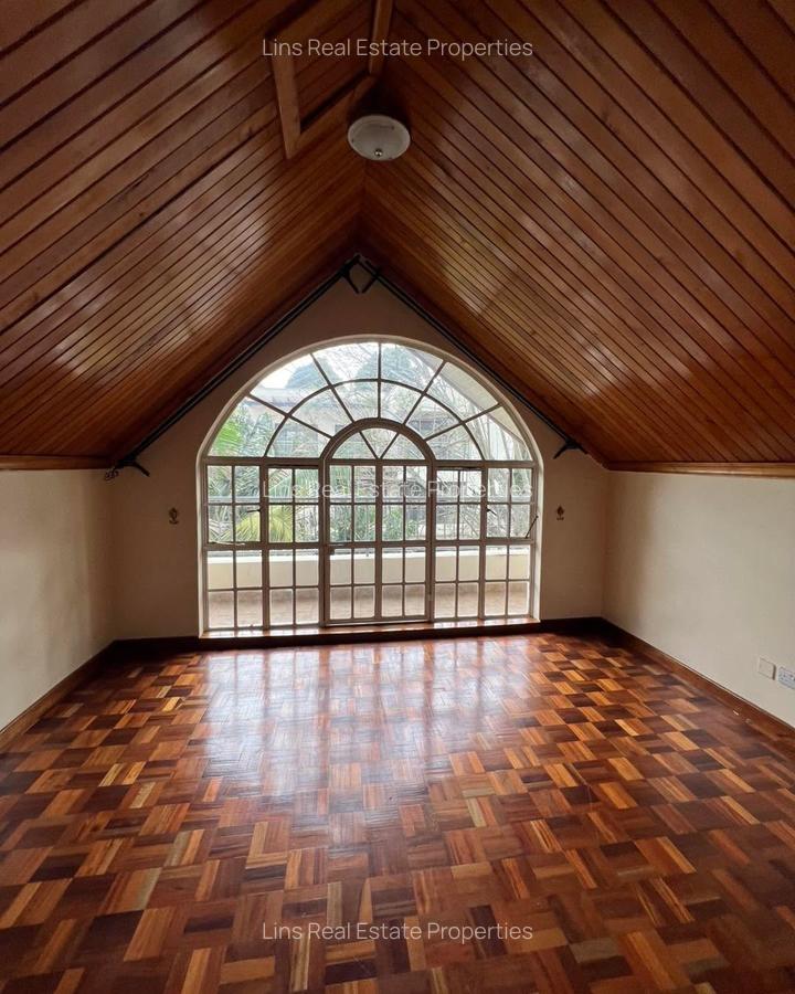 5 Bed Townhouse with En Suite in Lavington - 2