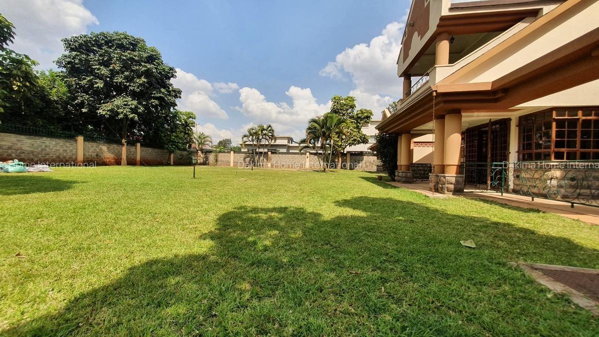 5 Bed House with En Suite in Runda - 14