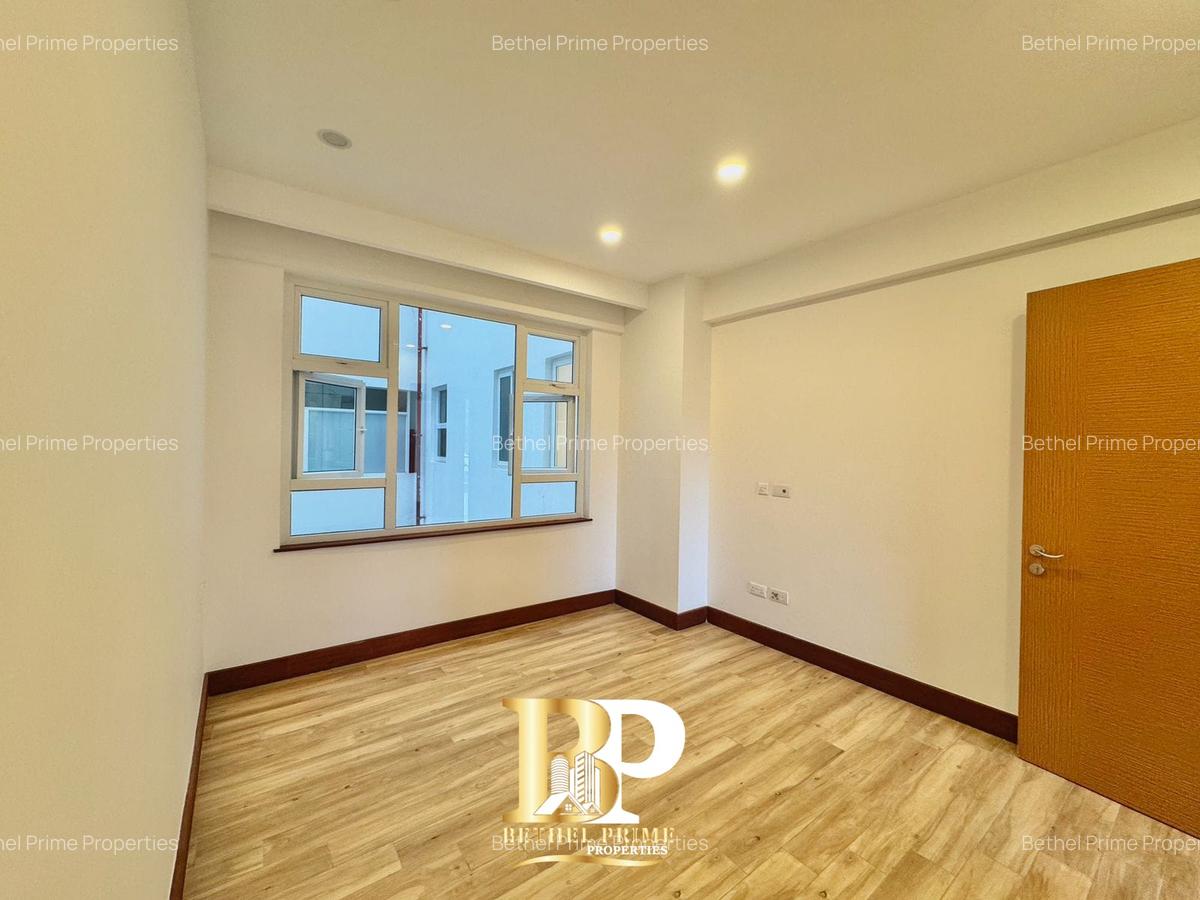 3 Bed Apartment with En Suite in Parklands - 10
