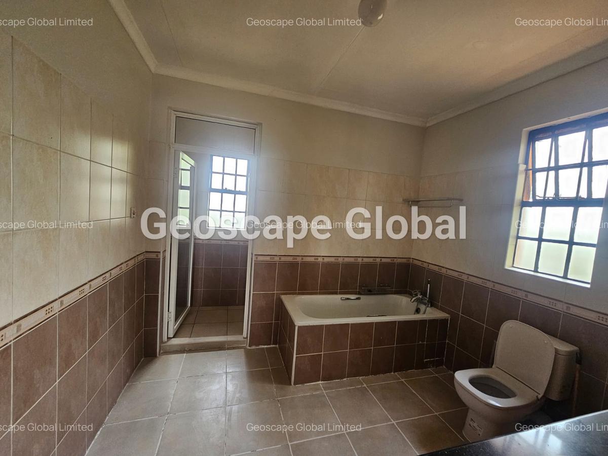 4 Bed House with En Suite in Runda - 10