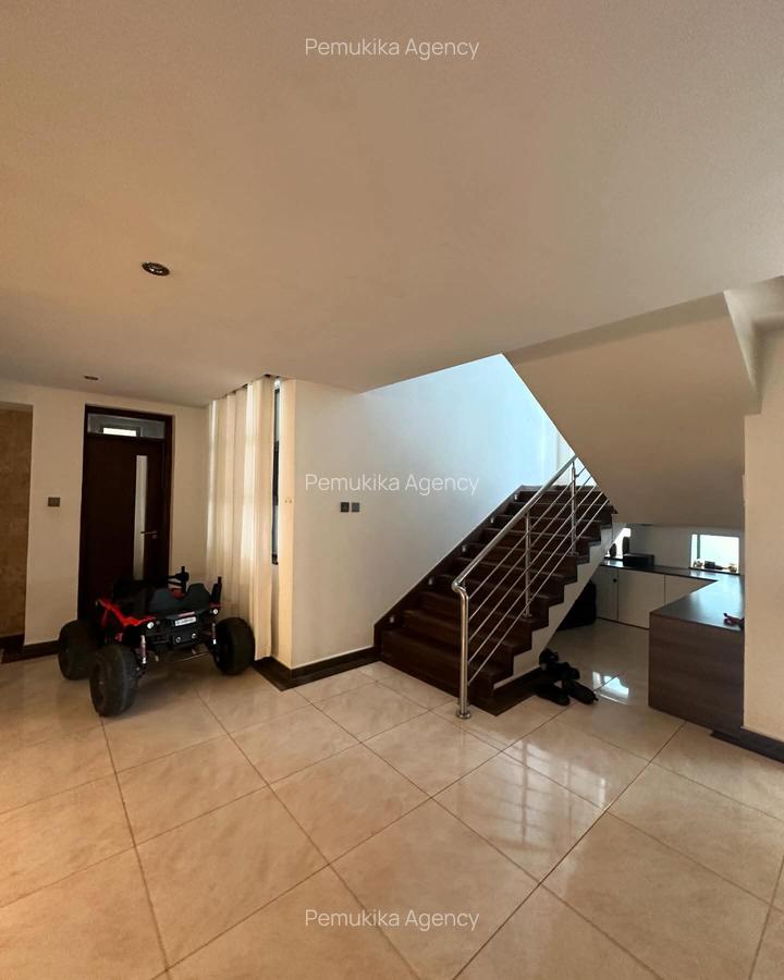 5 Bed Townhouse with En Suite in Lavington - 6