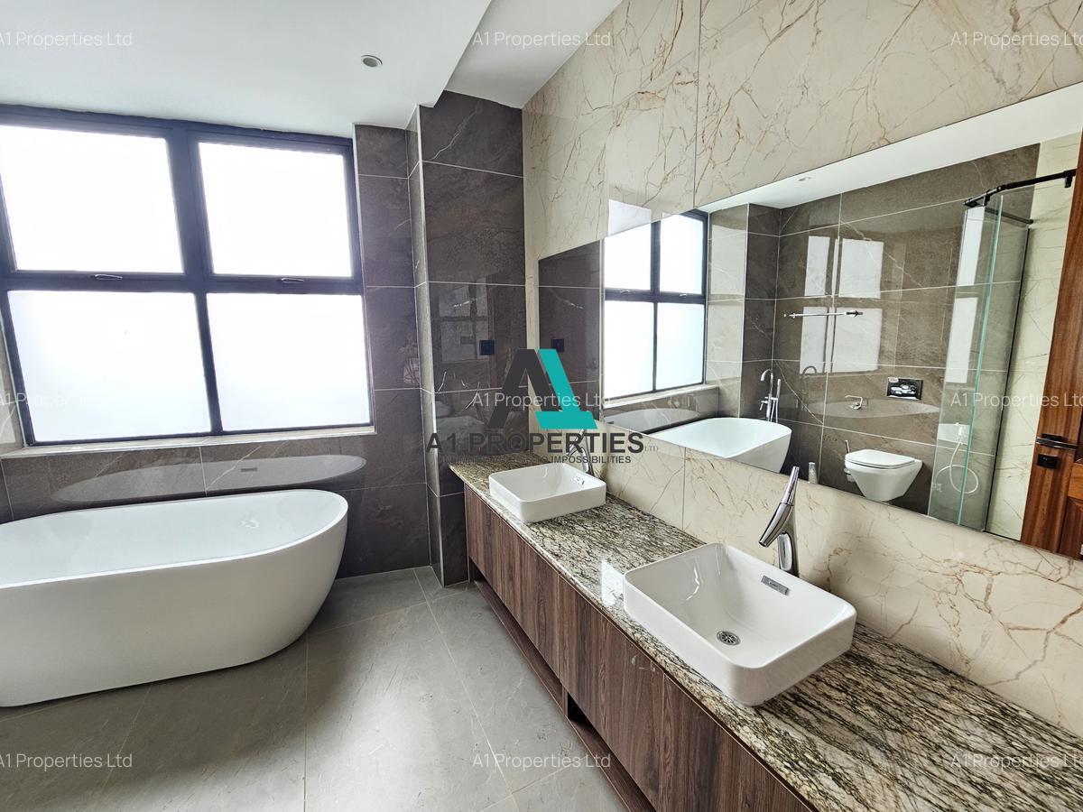 3 Bed Apartment with En Suite in Riverside - 12