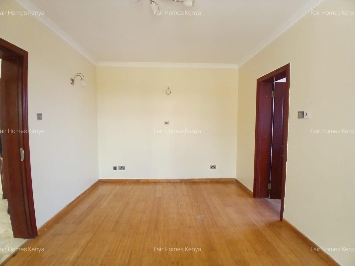 5 Bed Townhouse with En Suite at Riverside Drive - 17