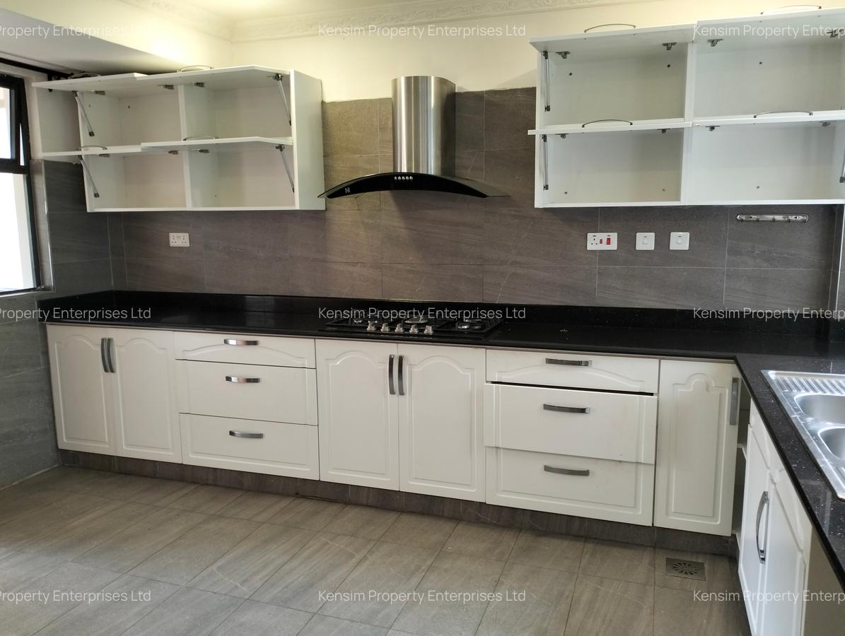 4 Bed Townhouse with En Suite in Lavington - 6