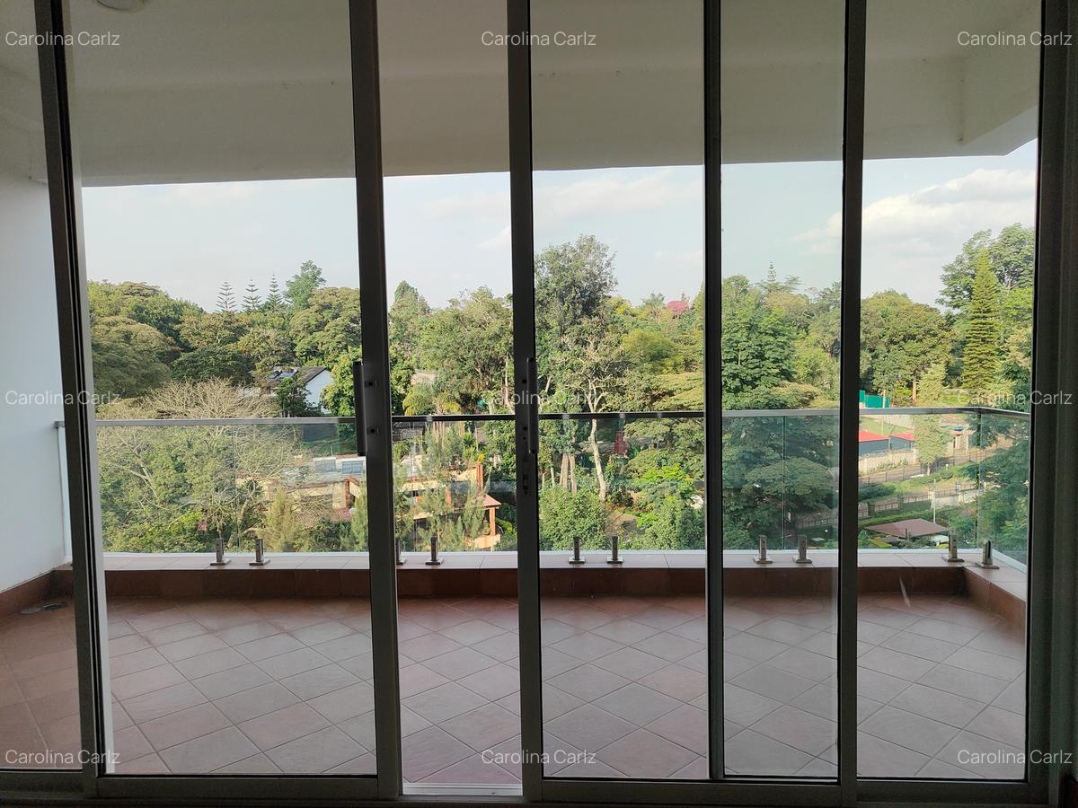 3 Bed Apartment with En Suite at City Park Drive - 12