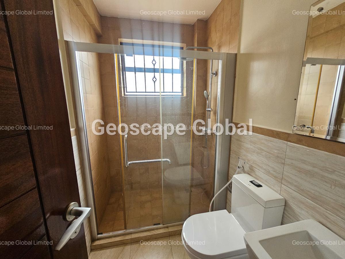 5 Bed Townhouse with En Suite in Lavington - 7