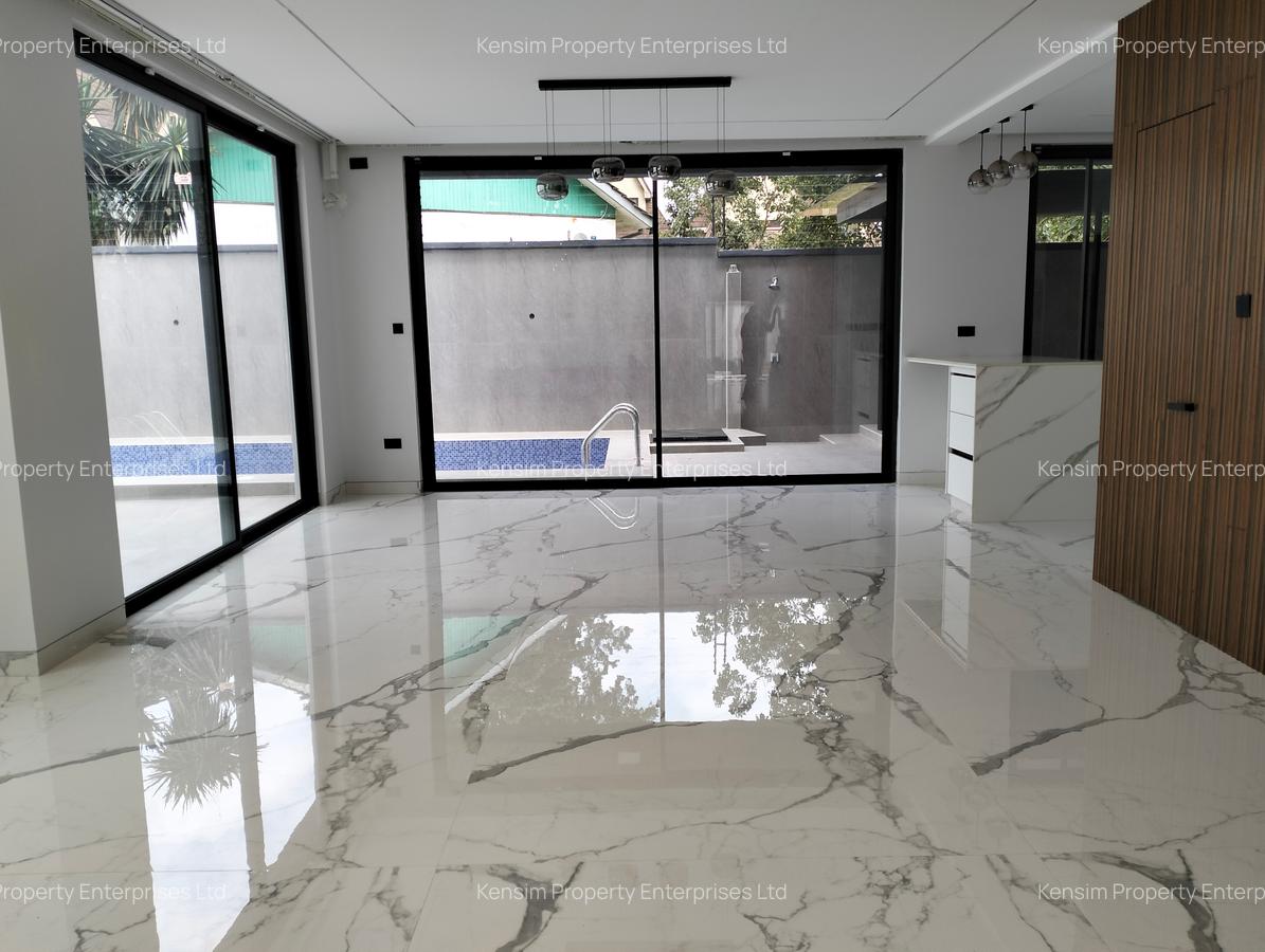 5 Bed Townhouse with En Suite in Lavington - 2