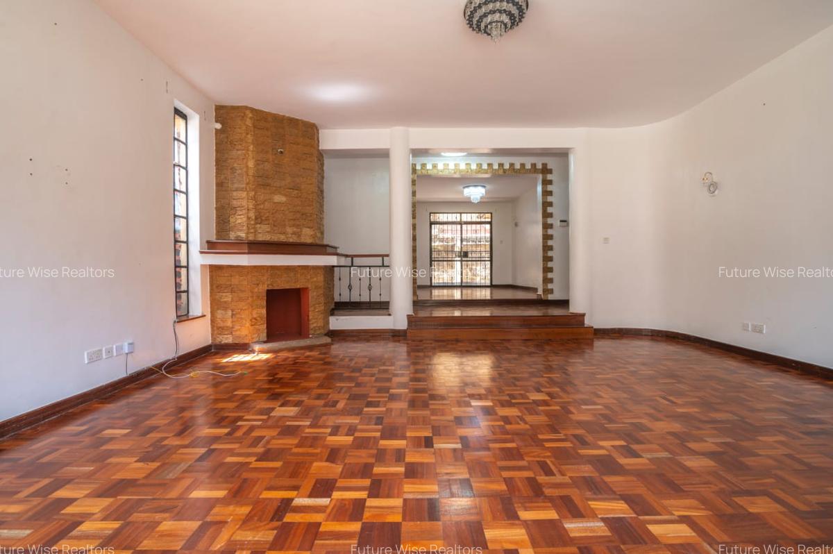 5 Bed House with En Suite in Lavington - 2