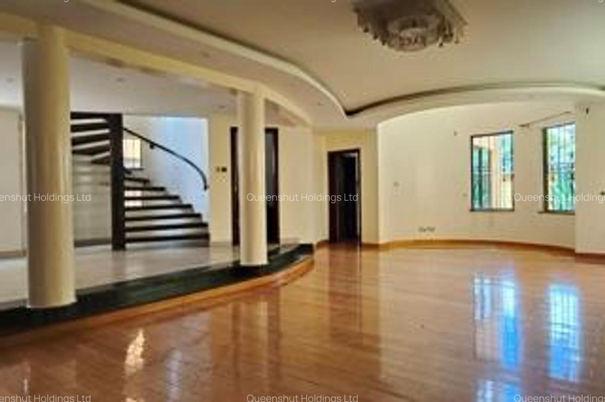 5 Bed Townhouse with En Suite in Westlands Area - 3