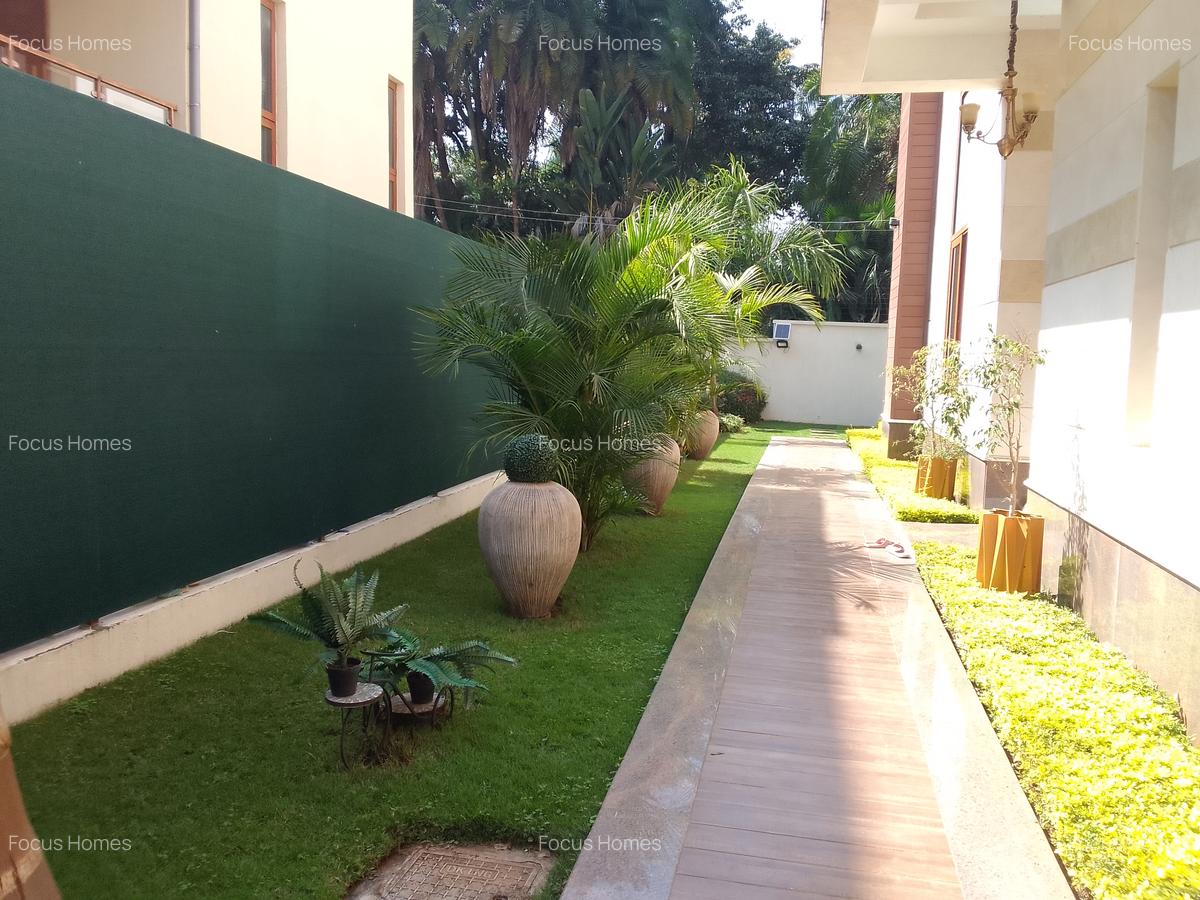 6 Bed Townhouse with En Suite in Lavington - 3