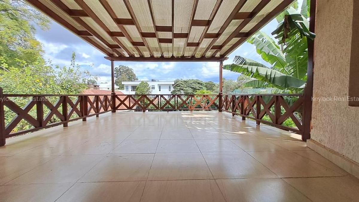 5 Bed Townhouse with En Suite at Lavington Green - 3