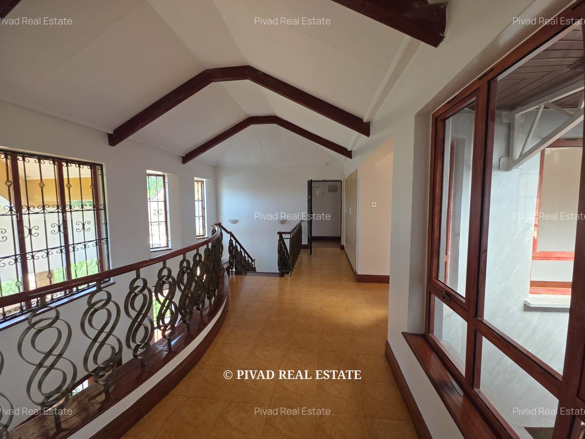 5 Bed House with Garden in Runda - 4