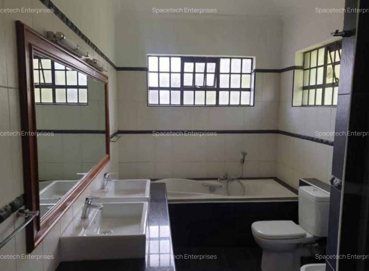 4 Bed Townhouse with En Suite in Spring Valley - 10
