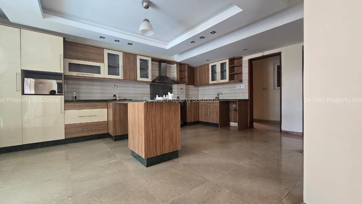 5 Bed Townhouse with En Suite at Convent Dr - 5