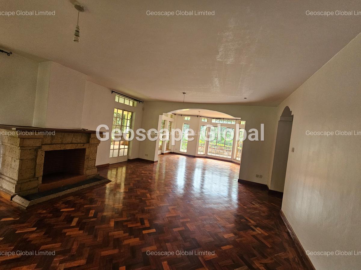 5 Bed House with En Suite in Rosslyn - 11
