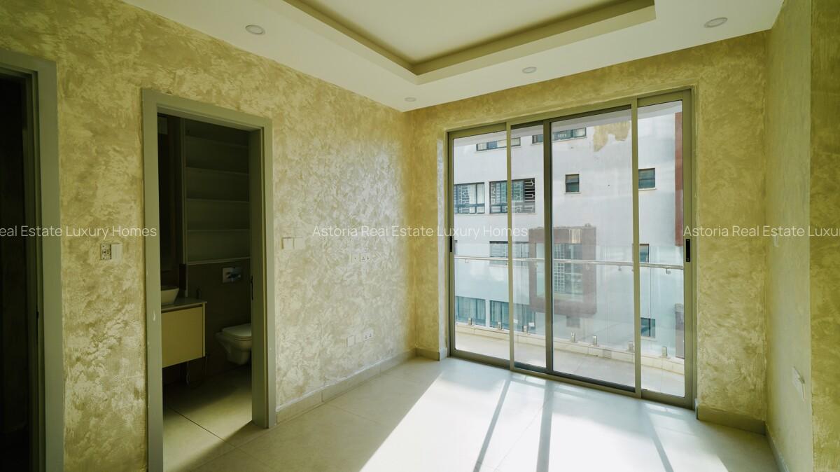 4 Bed Apartment with En Suite at 2026-510 - 17