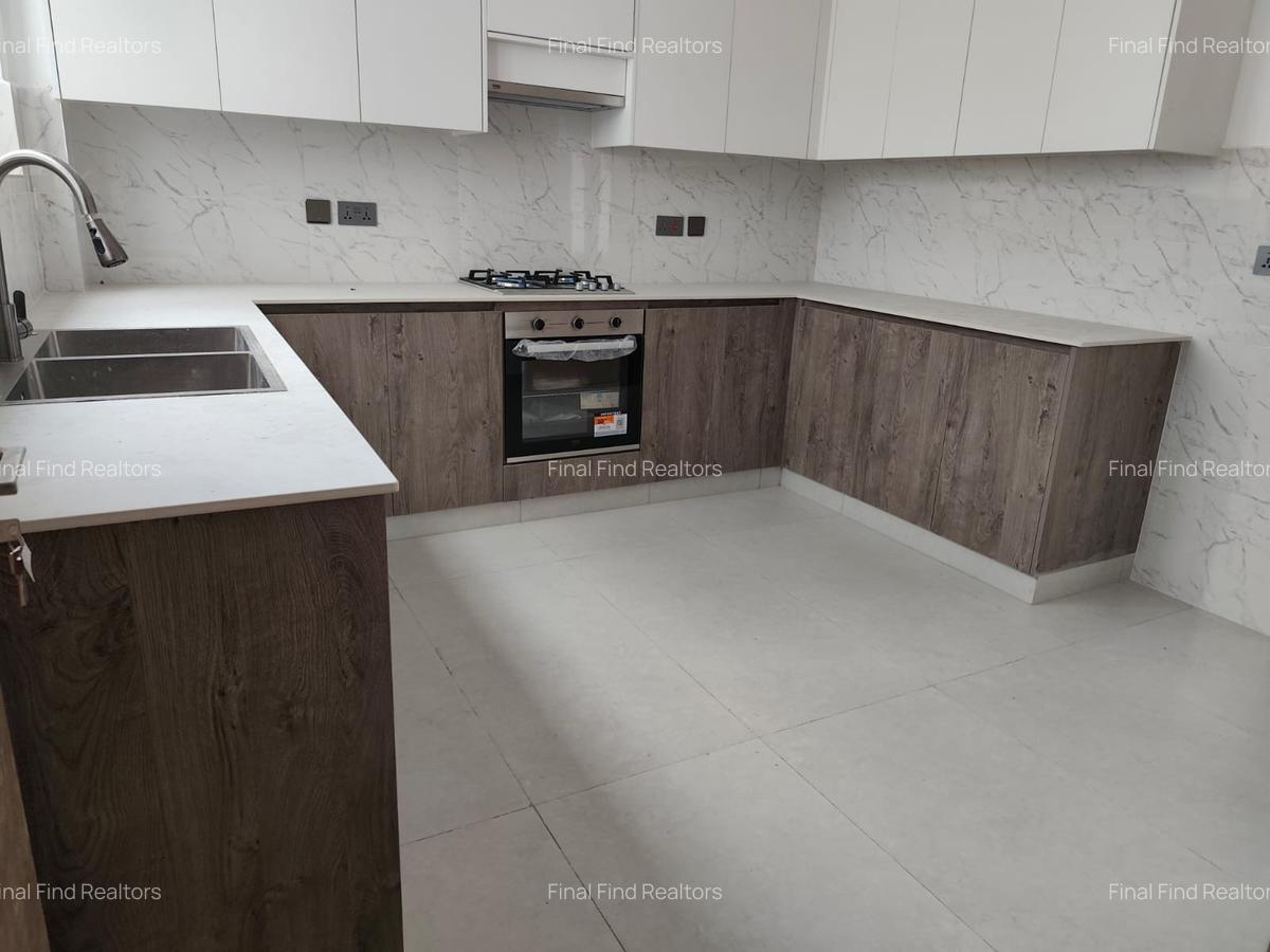 3 Bed Apartment with En Suite in Brookside - 15