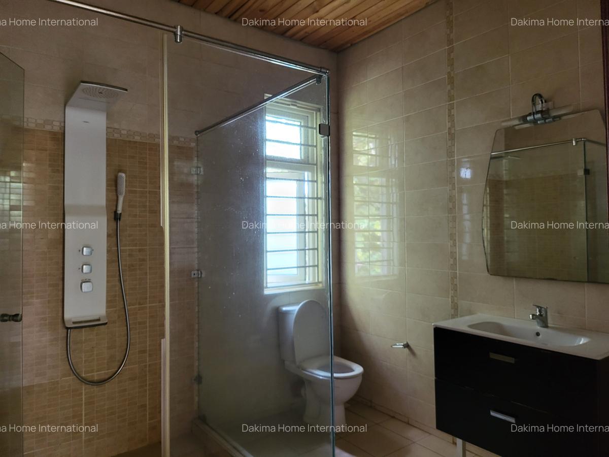5 Bed Townhouse with En Suite in Rosslyn - 16