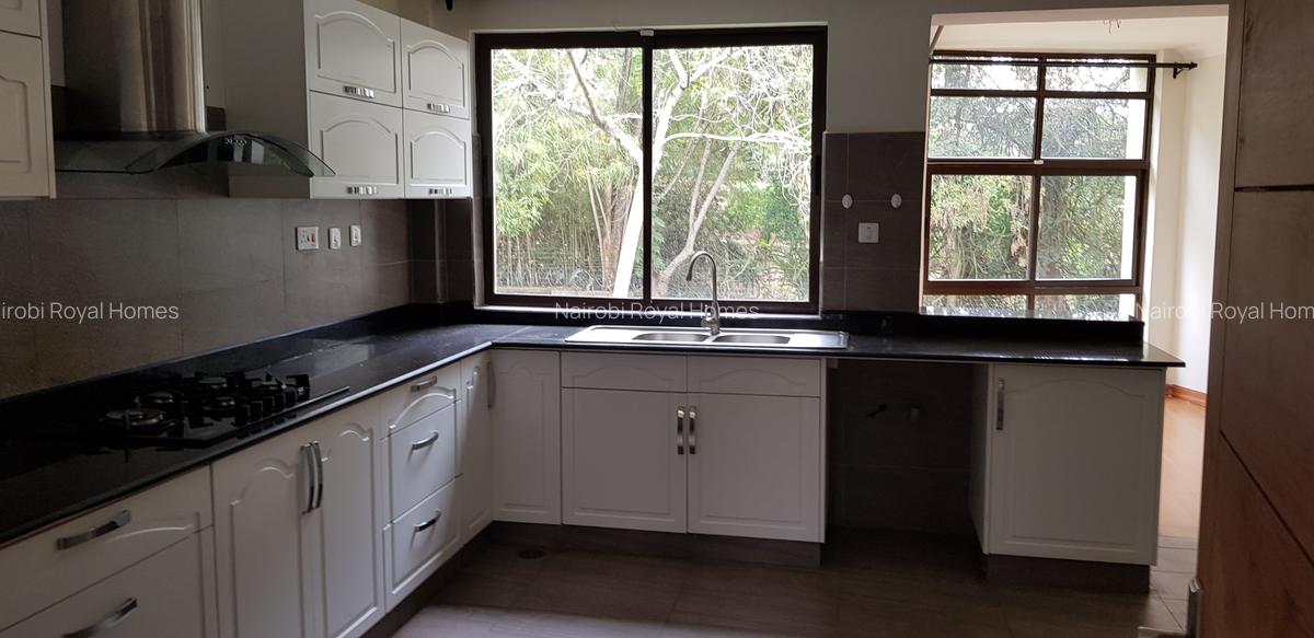 5 Bed Townhouse with En Suite at Lavington Convent Drive - 15