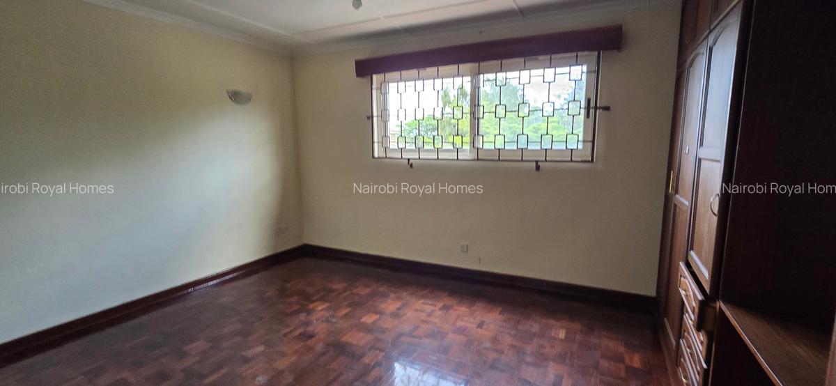4 Bed Townhouse with En Suite at Lavington Off Convent Drive - 14