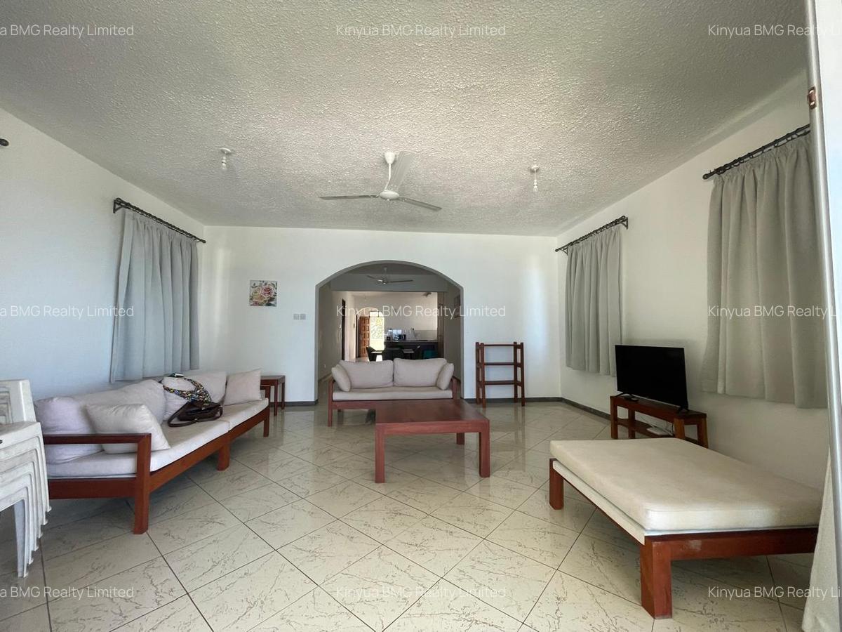 Serviced 3 Bed Apartment with En Suite in Nyali Area - 6