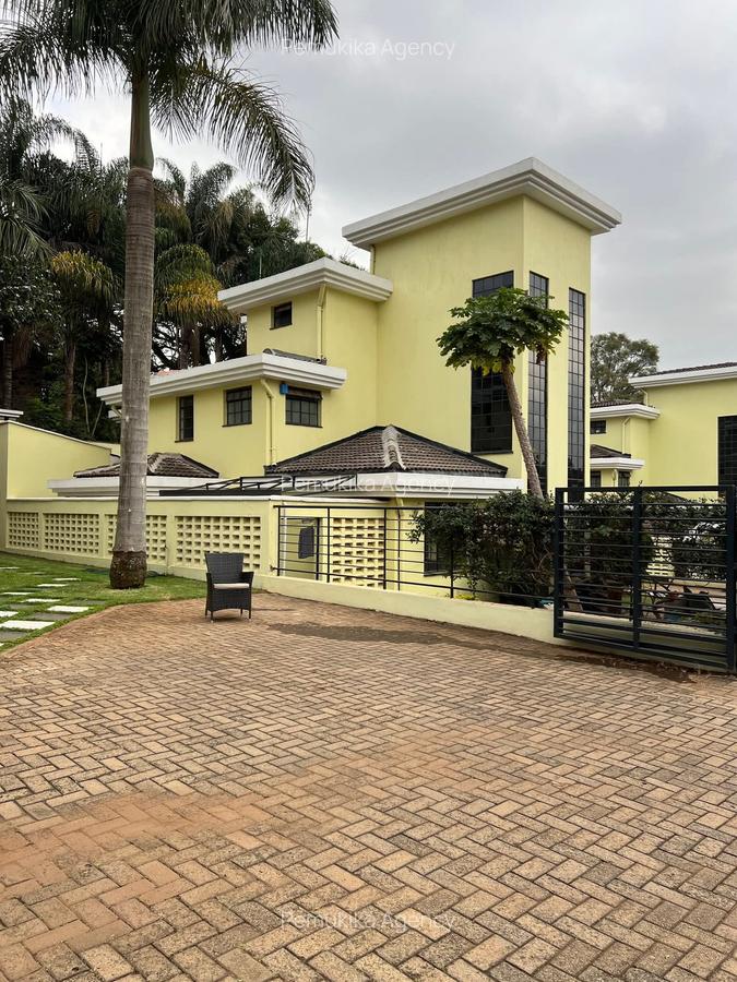 5 Bed Townhouse with En Suite in Lavington - 1