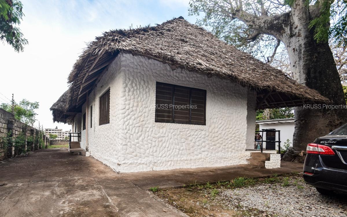 4 Bed House with En Suite at Hs82 - 7