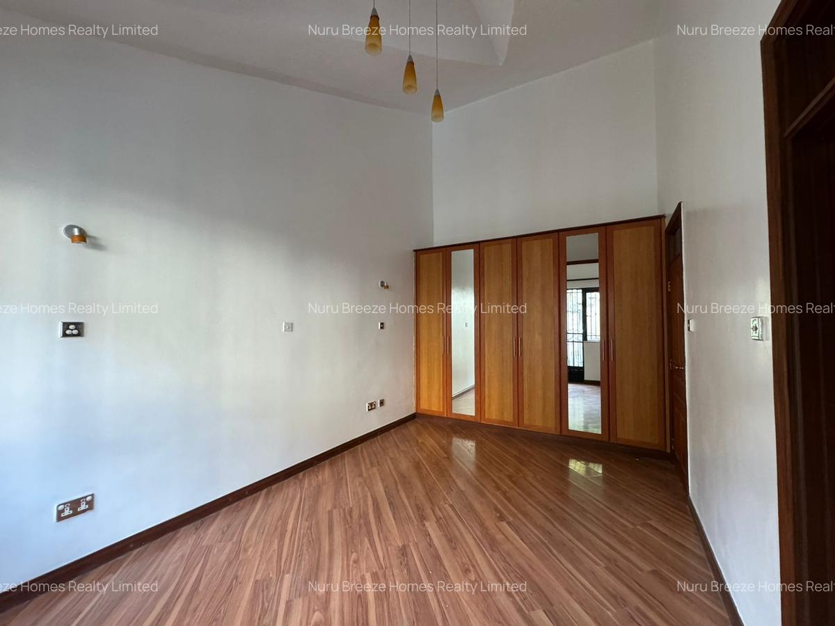 4 Bed Townhouse with En Suite in Westlands Area - 17