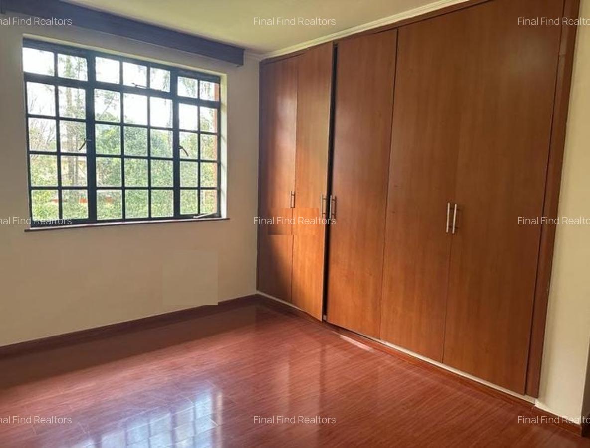 4 Bed Townhouse with En Suite in Ridgeways - 10