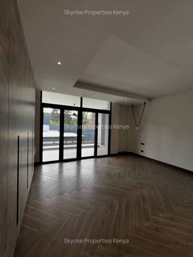 6 Bed House with En Suite in Nyari - 12