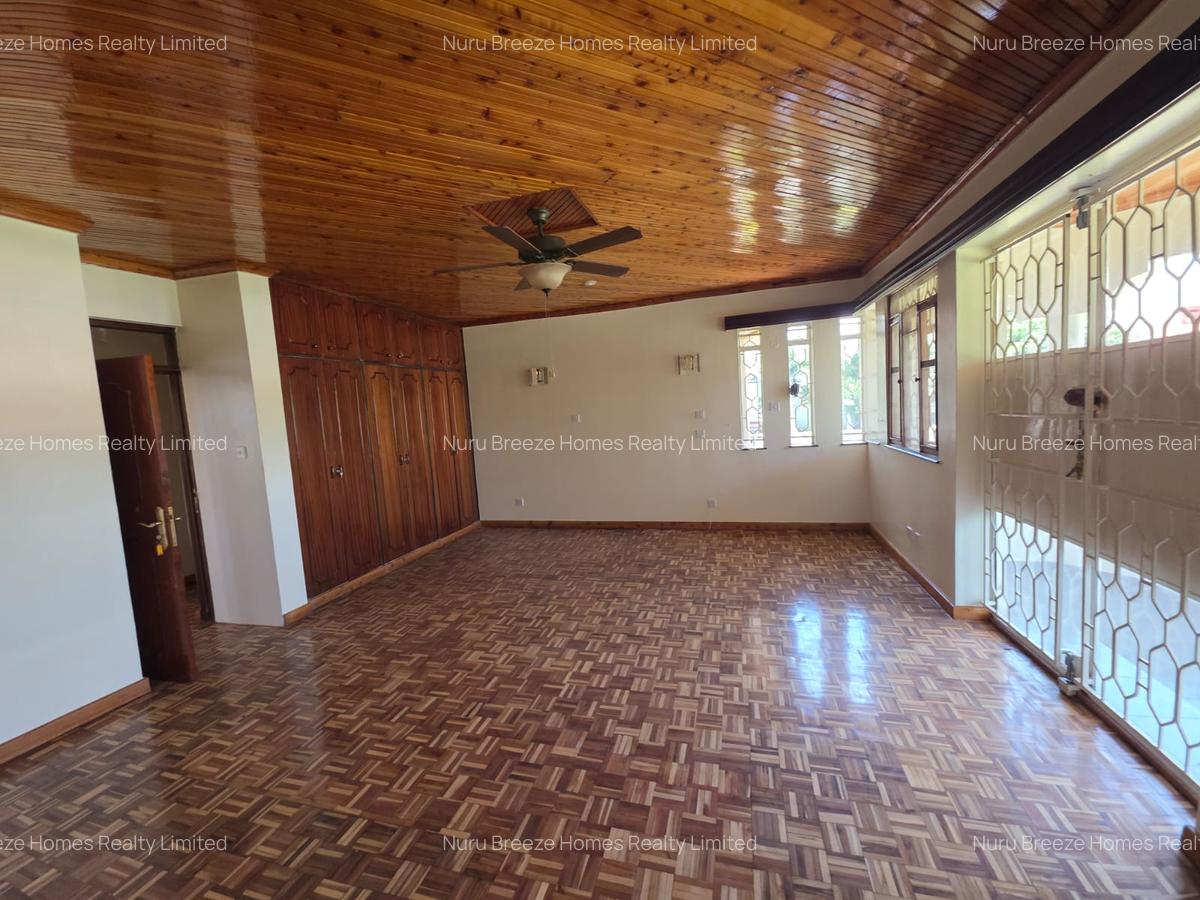 5 Bed House with En Suite in Runda - 19