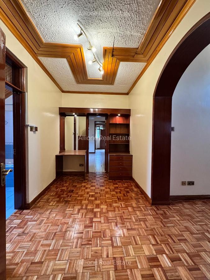 4 Bed House at Near Giraffe Centre - 11