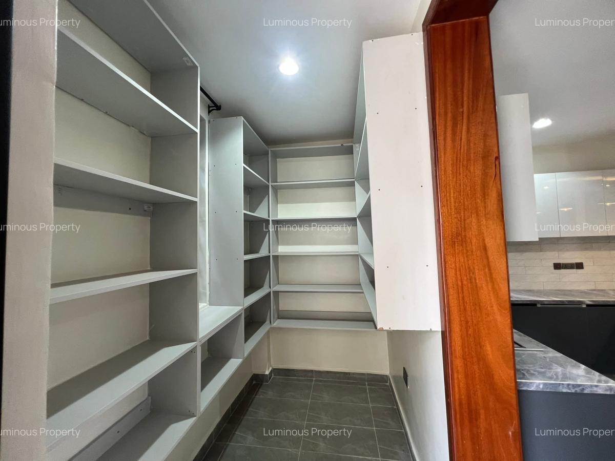 4 Bed House with En Suite at Membley - 4