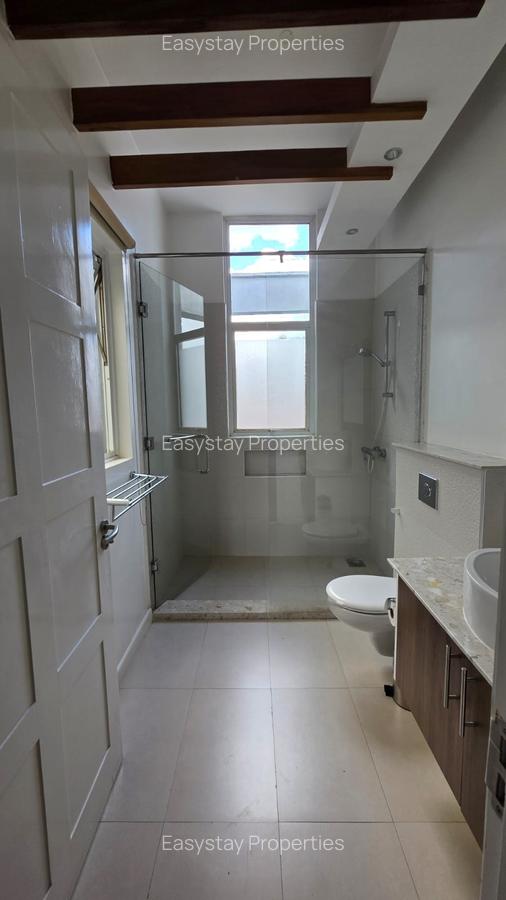 4 Bed Apartment with En Suite in Riverside - 6