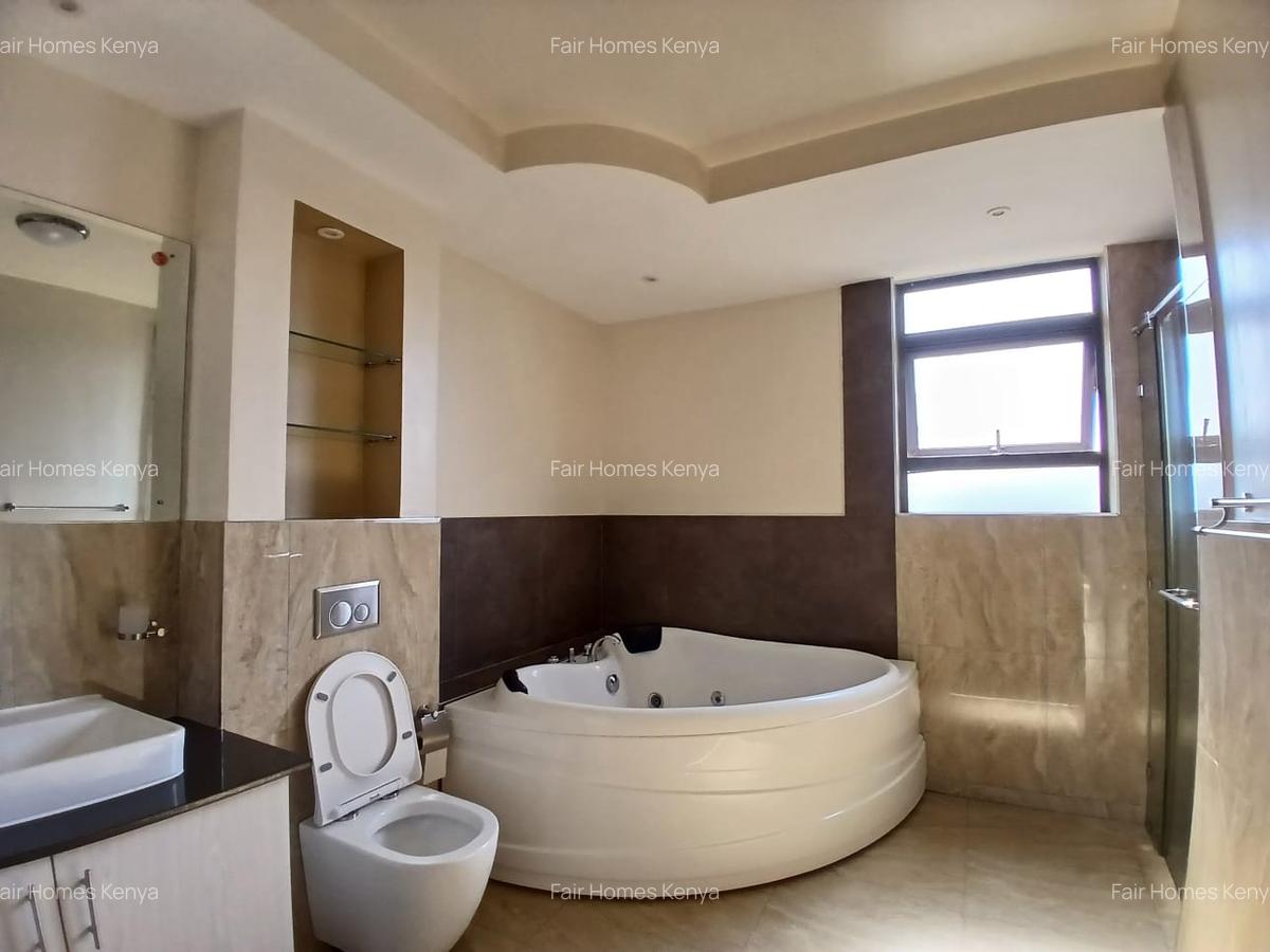 3 Bed Apartment with En Suite at Riverside Drive - 12