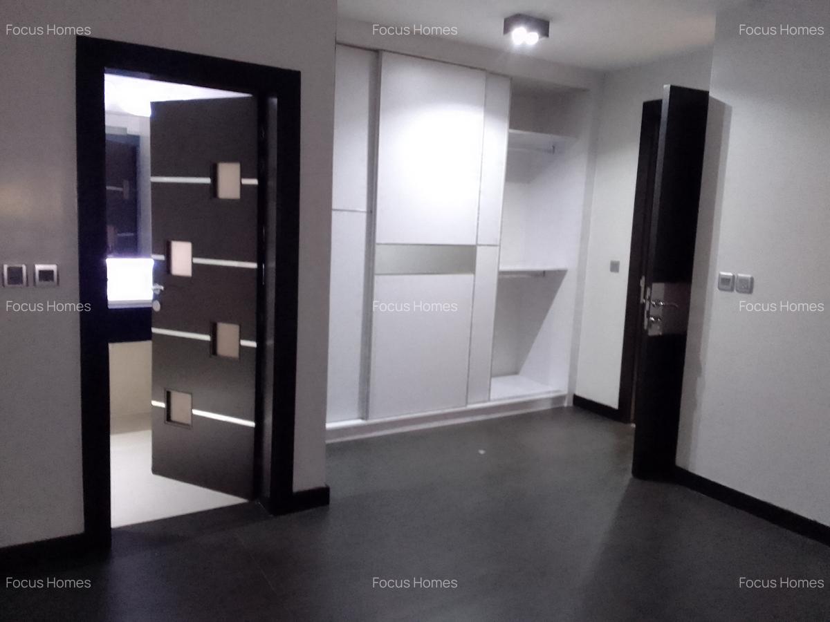 3 Bed Apartment with En Suite in Riverside - 14