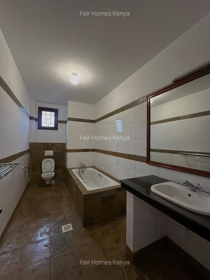 3 Bed Apartment with En Suite at Riverside Drive - 11