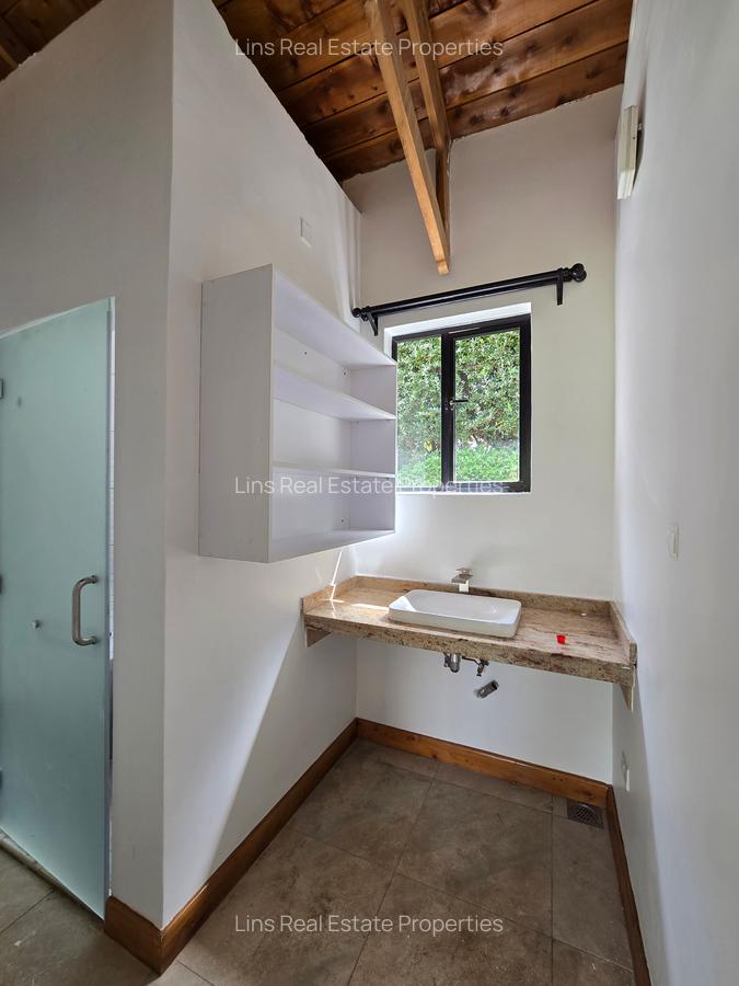 1 Bed House with En Suite in Spring Valley - 8