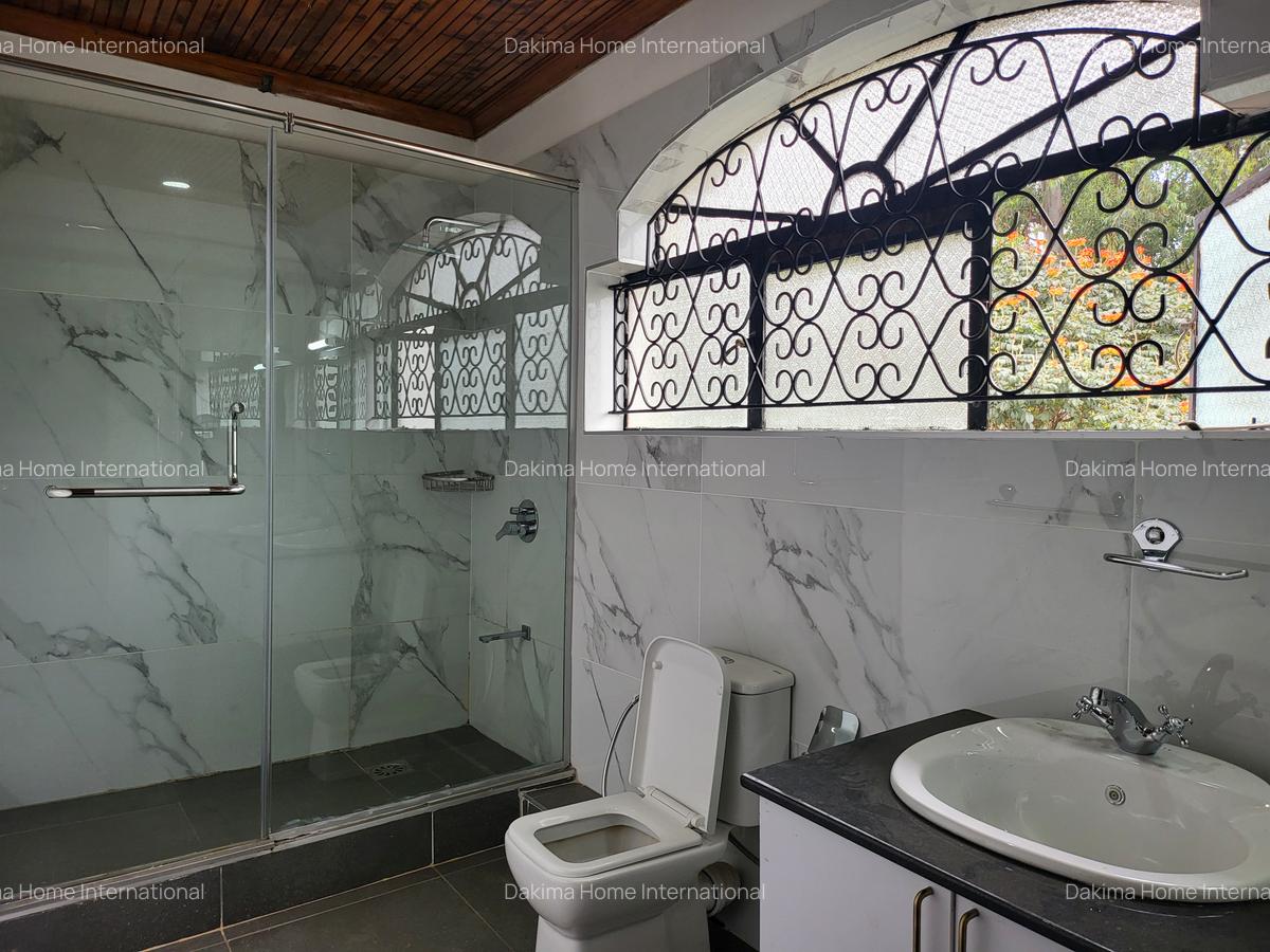 5 Bed Townhouse with En Suite in Nyari - 17