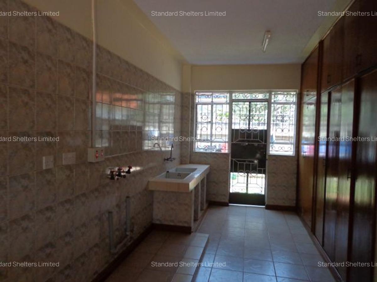 6 Bed House with En Suite in Nyari - 17