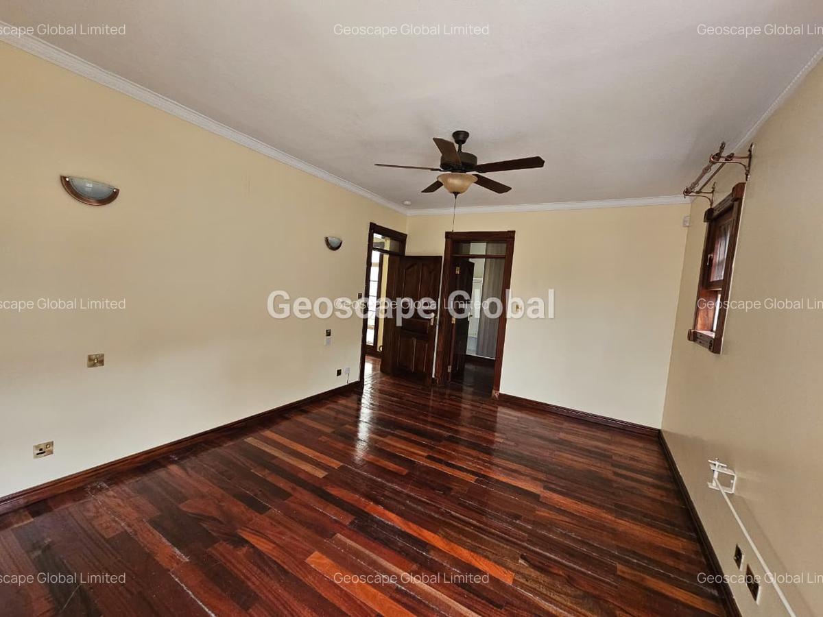 4 Bed Townhouse with En Suite in Kyuna - 11