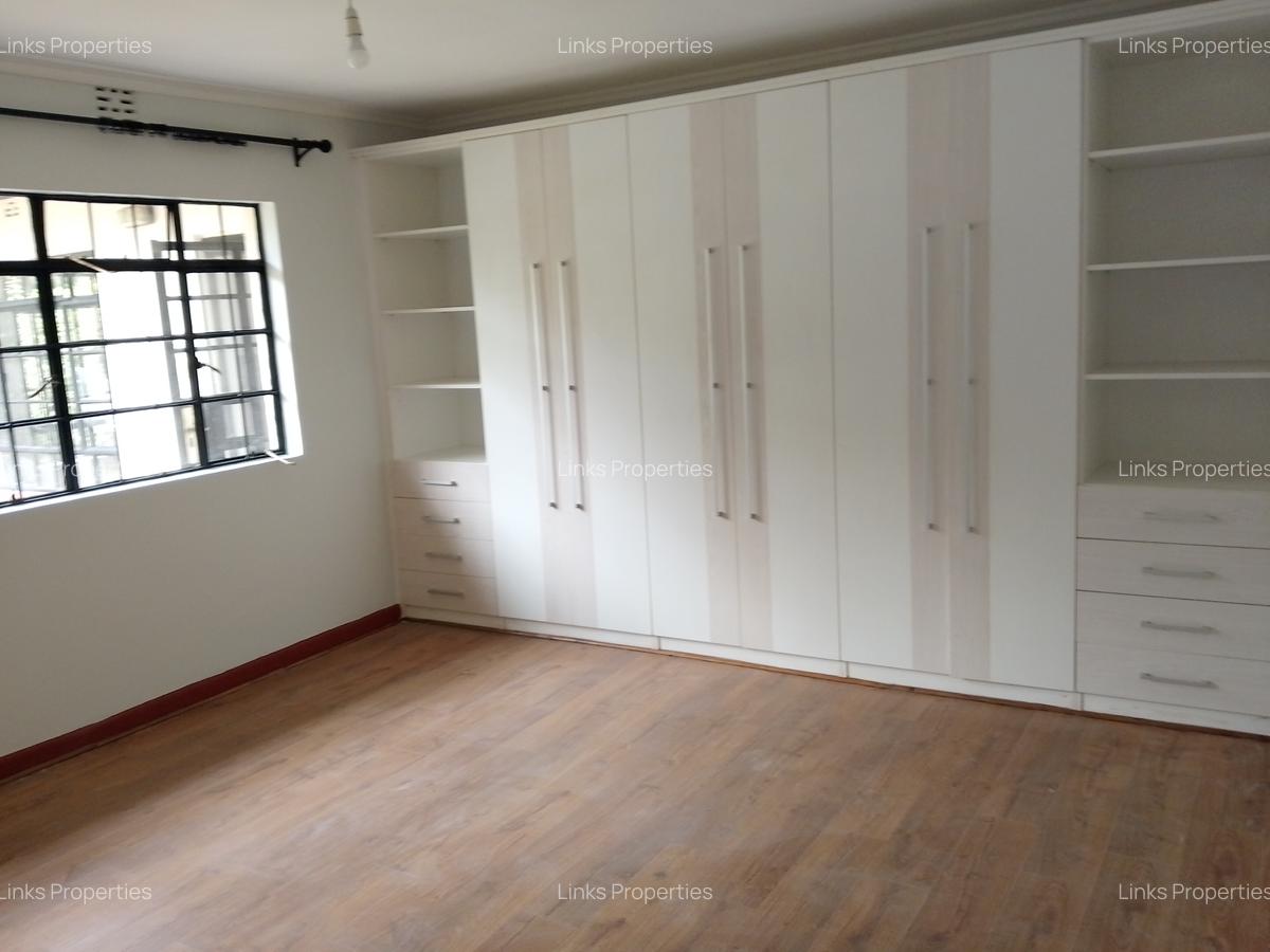 3 Bed House with En Suite at Karen Road - 15