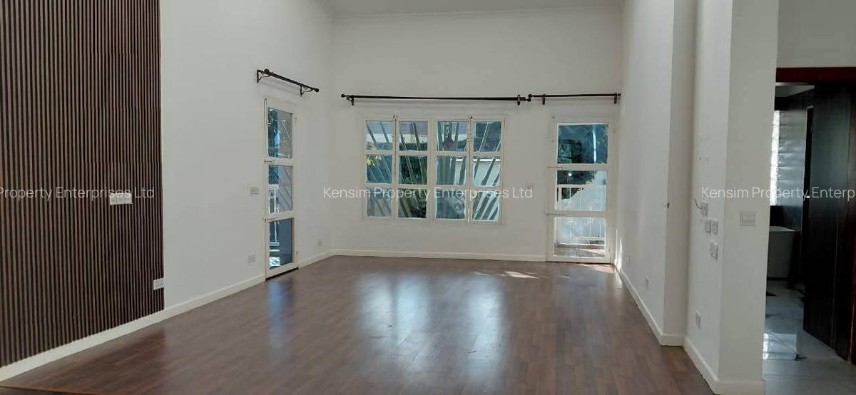 5 Bed House with En Suite in Runda - 11