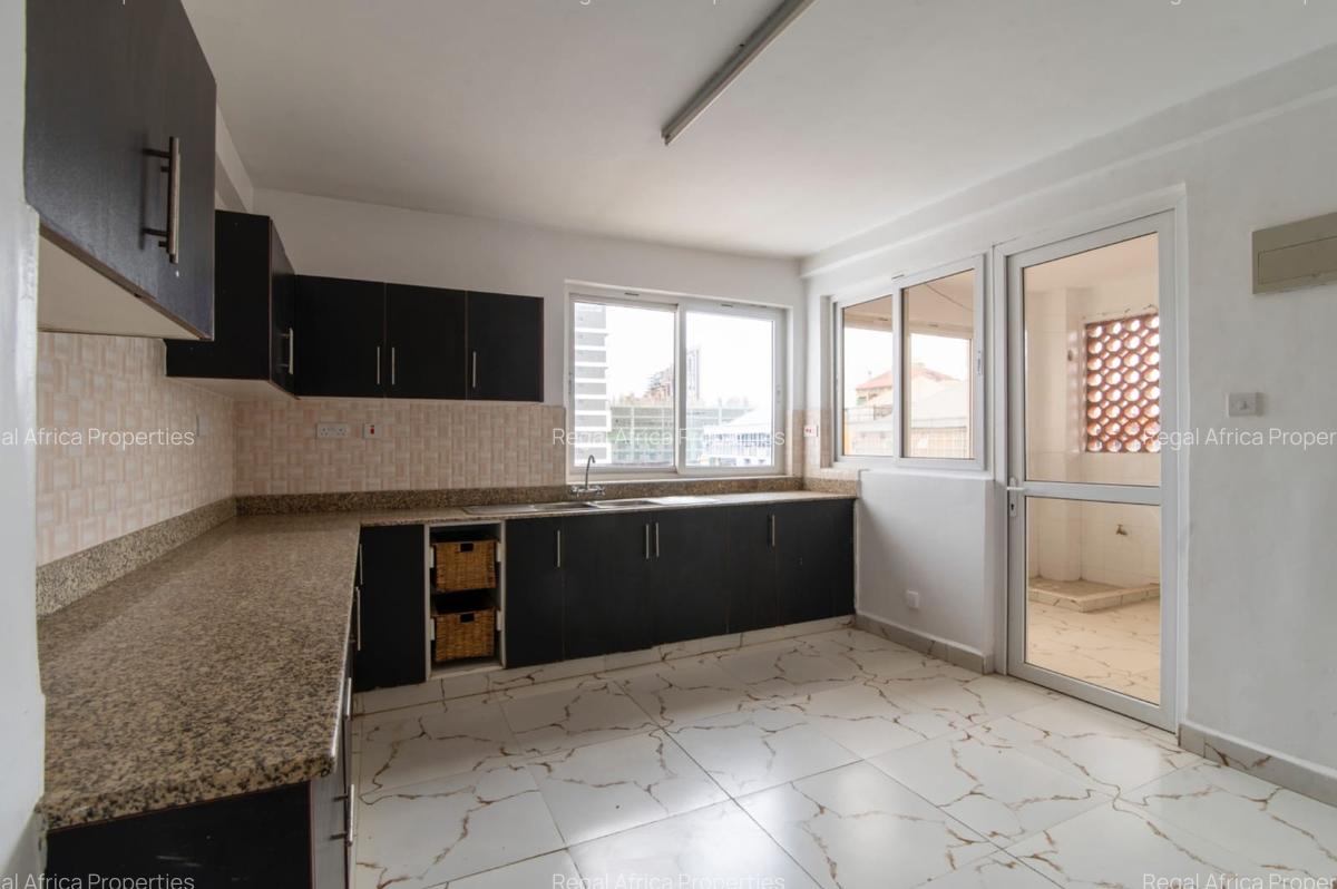 4 Bed Apartment with En Suite in Kilimani - 3