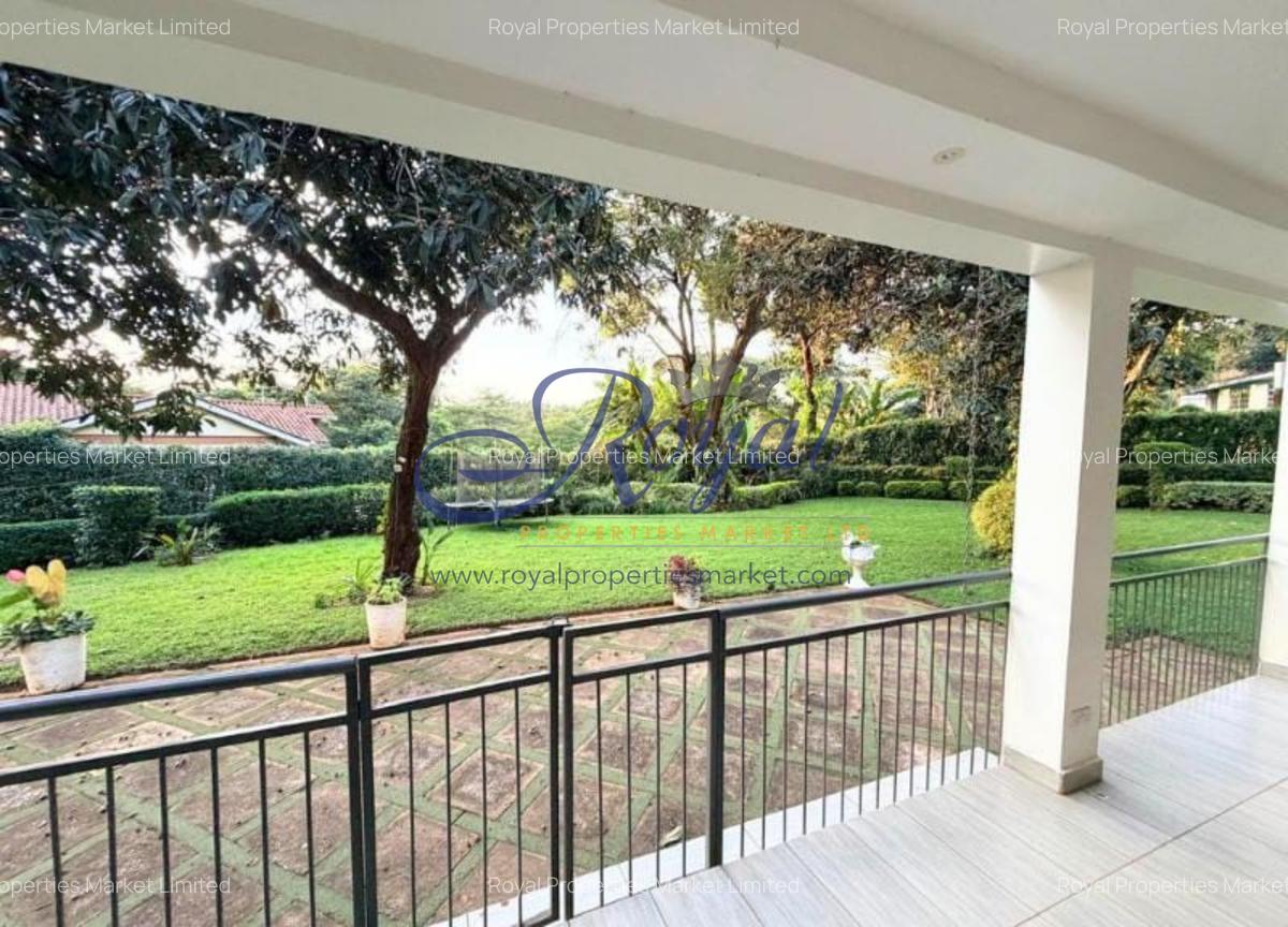 4 Bed House with En Suite at Crescent - 5