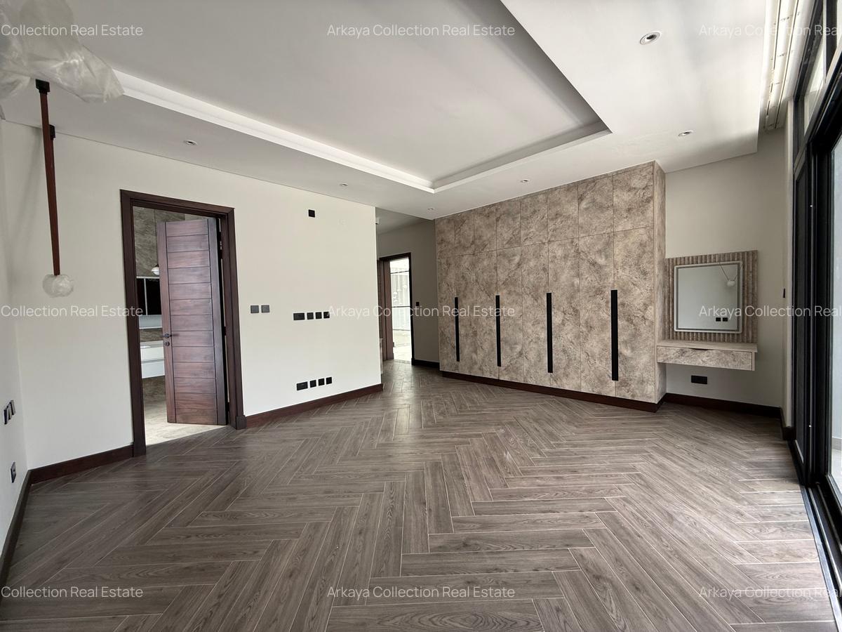 5 Bed House with En Suite in Nyari - 1