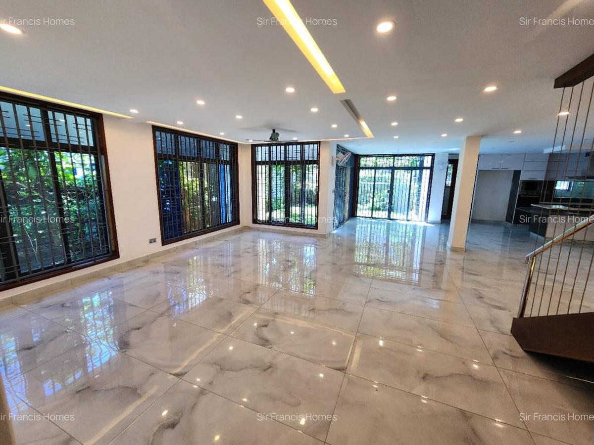 5 Bed Villa with En Suite in Nyali Area - 8